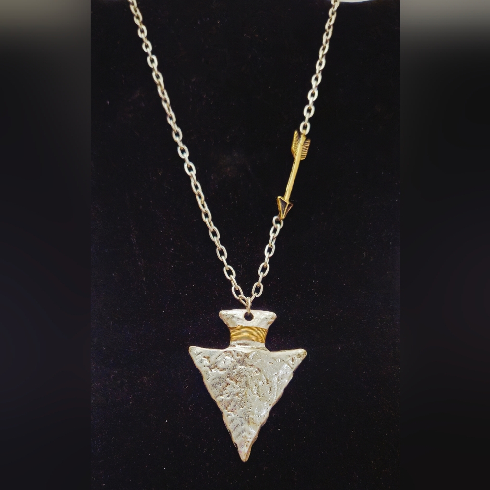 Hammered Arrowhead Pendant Necklace in Gold and Silver Metal